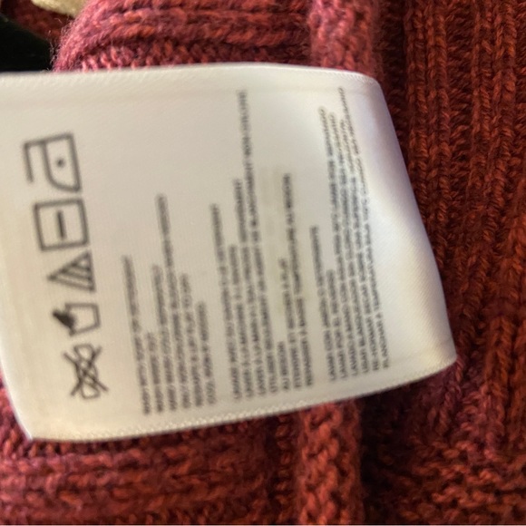 Red Roxy knit sweatshirt size large (fits more like medium) - Picture 6 of 9